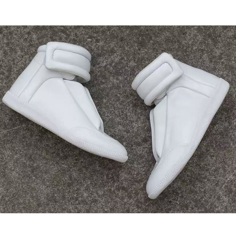 Women Futuristic Slip On High  - огляд і ціна Circle Hook Set